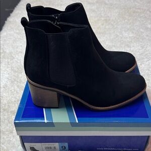 White Mountain Women's Elegant Black Booties